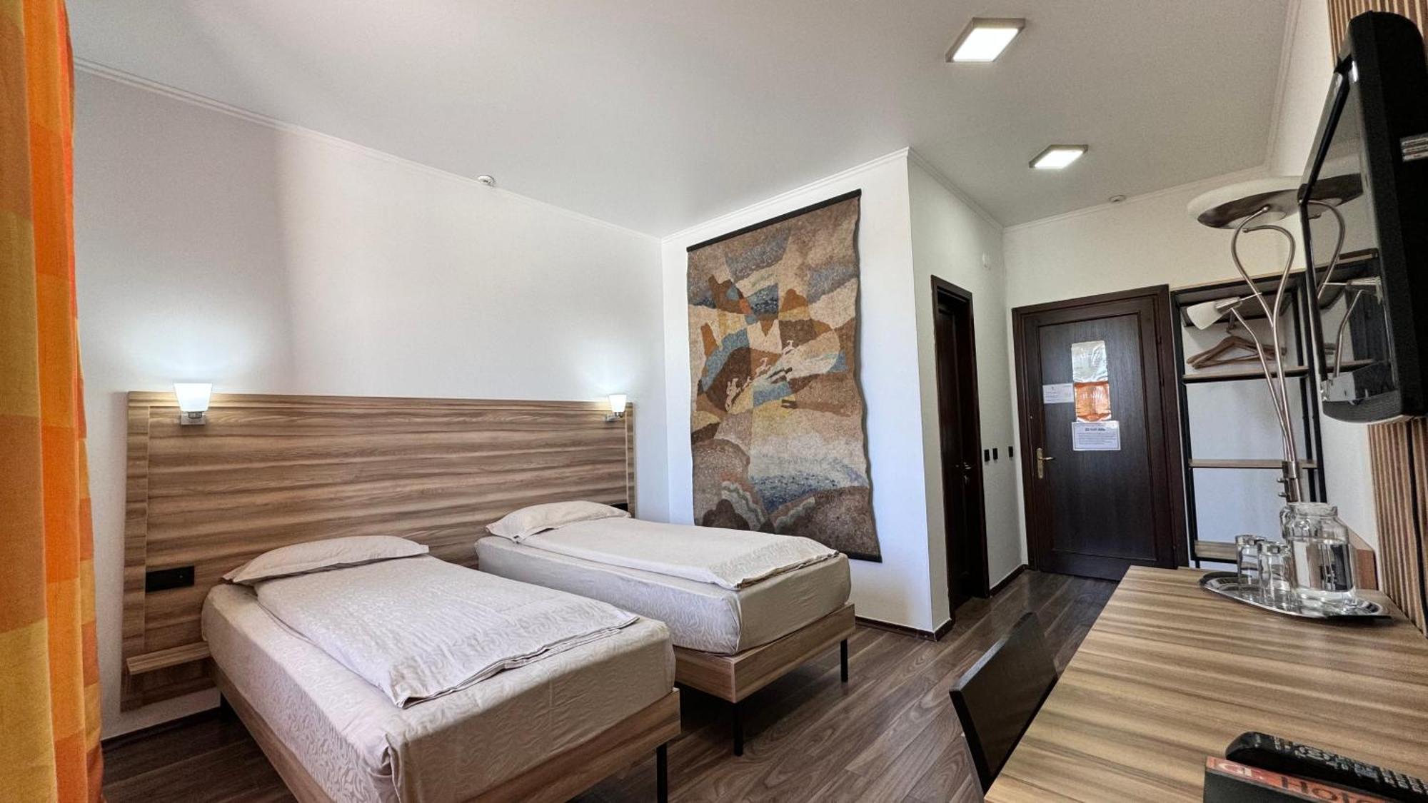 Amir Hotel Karakoł Zewnętrze zdjęcie