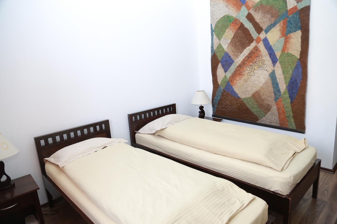 Amir Hotel Karakoł Zewnętrze zdjęcie